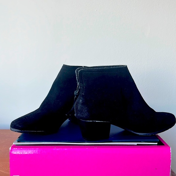 Kenneth Cole Reaction Suede ankle Boots - Picture 3 of 4
